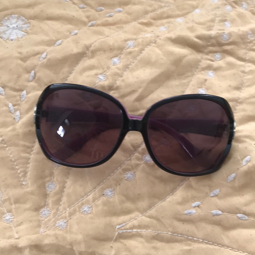 Adorable rose petal Betsy Johnson sunglasses